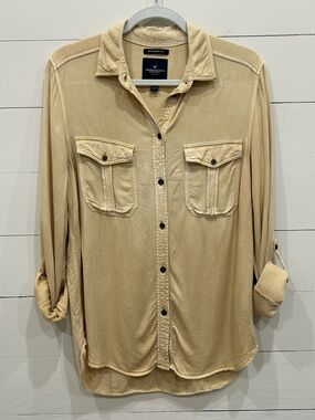American Eagle Outfitters Boyfriend Fit Shirt in Light Khaki. Size Medium.